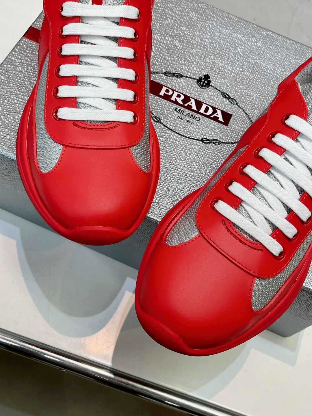 P680👟👟 Prada soft rubber and Bike fabric sports America’sCuP sneakers with Prada style have been redesigned, new fabrics and colors inject a new contemporary spirit into them. Size / 35-44 45 46 can be customized and non-returnable.